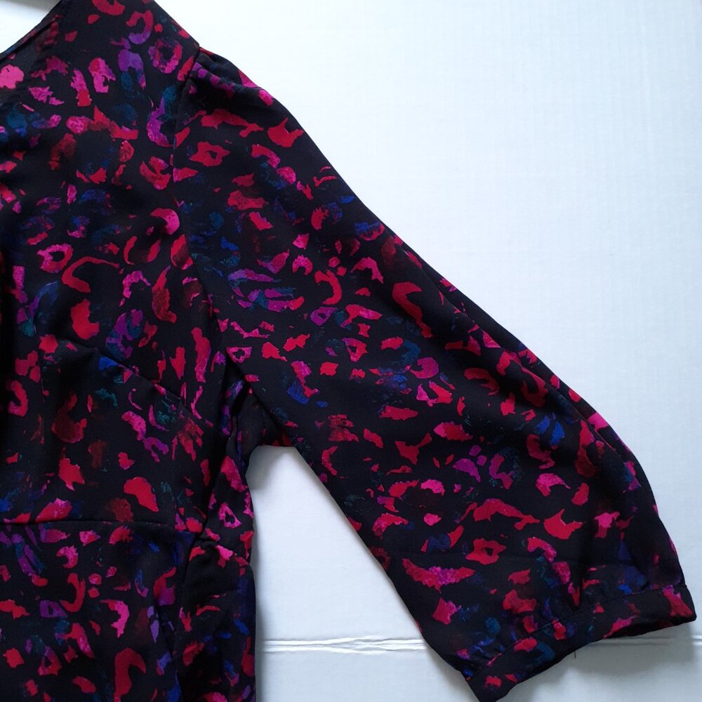 Torrid Georgette Tie-Front Blouse in Leopard Black Pink Red Size 2/Size 2X - Picture 8 of 15
